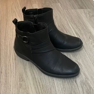 Black Ankle Boots with Side-Zip and Low Heel